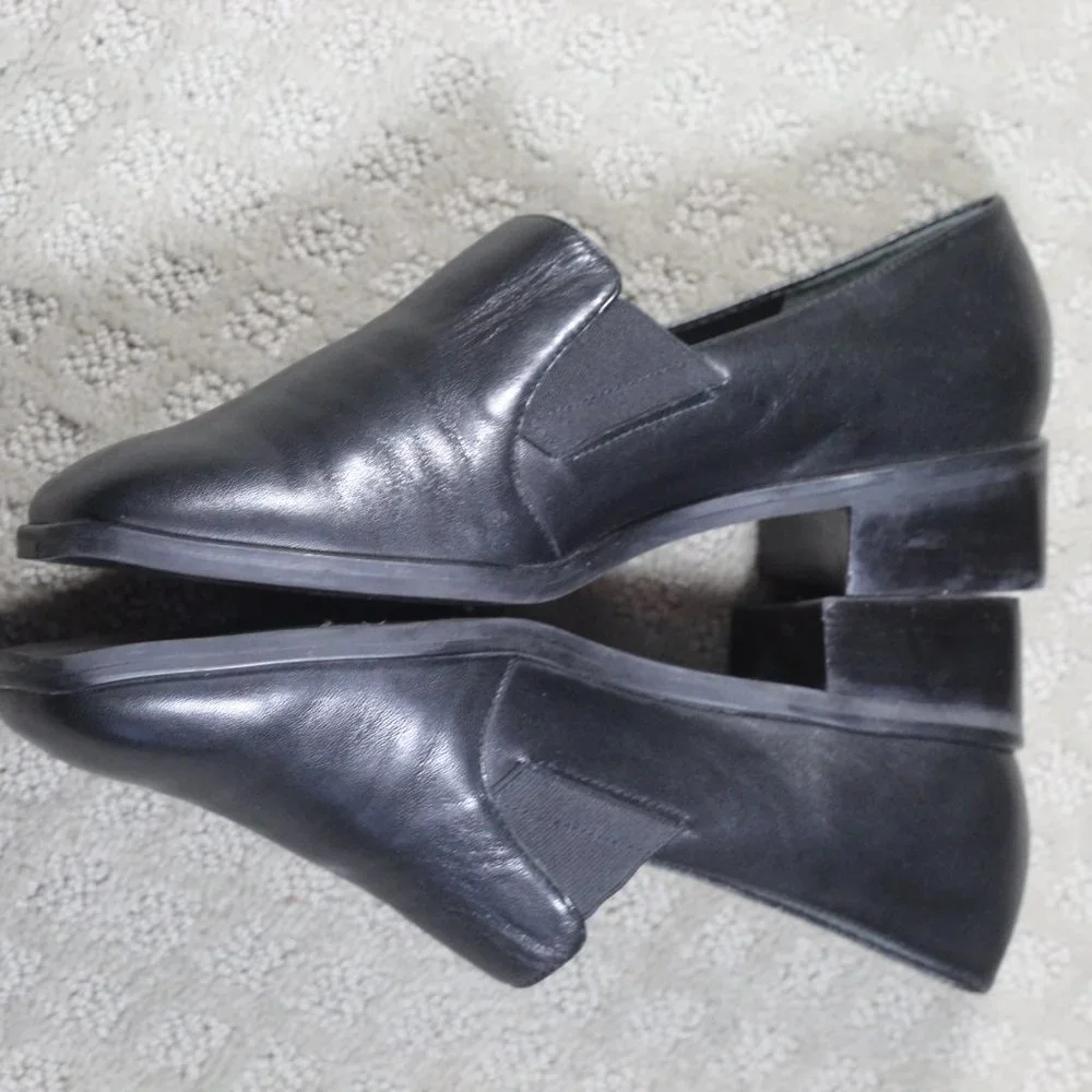 NWOT Trotters Size 7 Black Leather 1.5